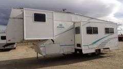 B-930  2001 Prowler 315X Travel Trailer
