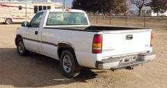 B-579  2004 GMC Sierra 1/2 Ton Pickup
