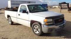 B-579  2004 GMC Sierra 1/2 Ton Pickup