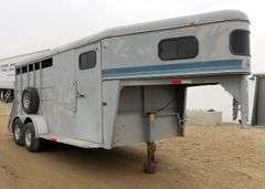 B-203 1993 Logan Coach Ranger 3 16' Gooseneck Stock Trailer