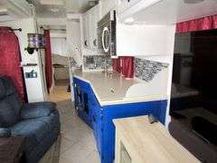 B-136 2004 Gulfstream Atrium 41' Motorhome