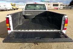 B-579  2004 GMC Sierra 1/2 Ton Pickup