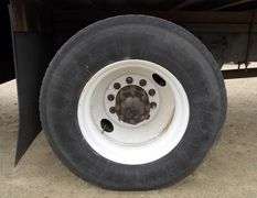 B-765  2005 Freightliner Reefer Truck