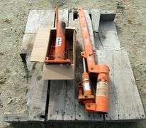 B-444 Hydraulic Hoist - Pickett Auction Service