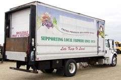 B-765  2005 Freightliner Reefer Truck