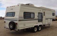 B-925 1992 Sandpiper 5th Wheel Travel Trailer