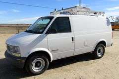 B-692  2000 GMC Safari Utility Van