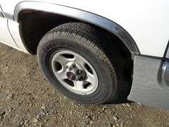 B-579  2004 GMC Sierra 1/2 Ton Pickup