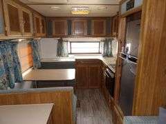 B-925 1992 Sandpiper 5th Wheel Travel Trailer