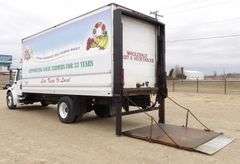 B-765  2005 Freightliner Reefer Truck