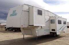 B-930  2001 Prowler 315X Travel Trailer