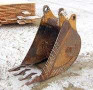 B-961 Backhoe Bucket