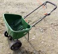 B-445  Scotts Turf Builder Spreader