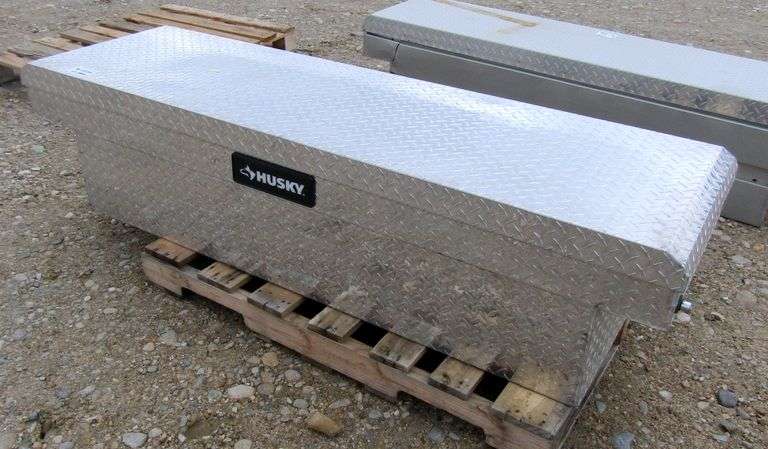 B-1239  Husky Toolbox