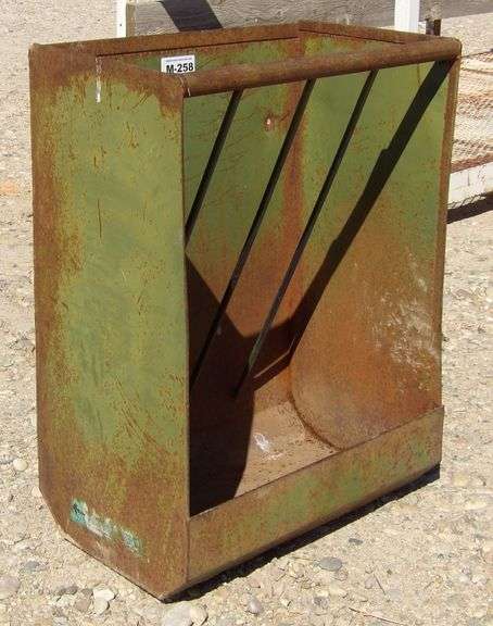 M-258  Hang-On Horse Feeder