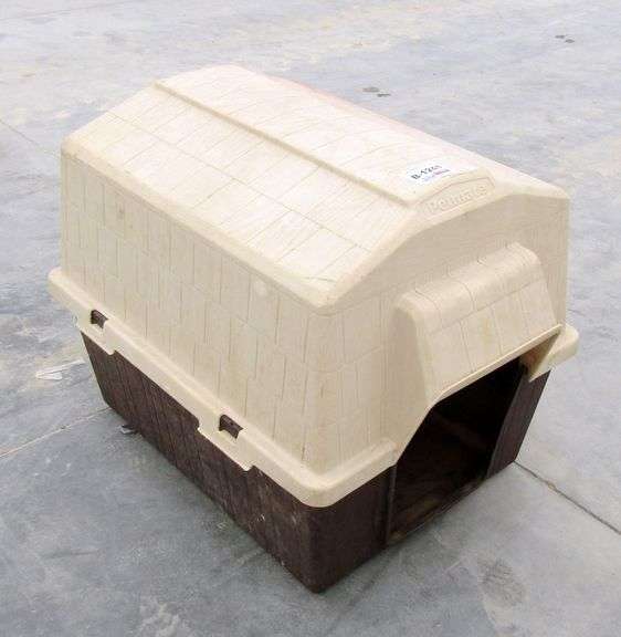 B-1241  Petmate Dog House