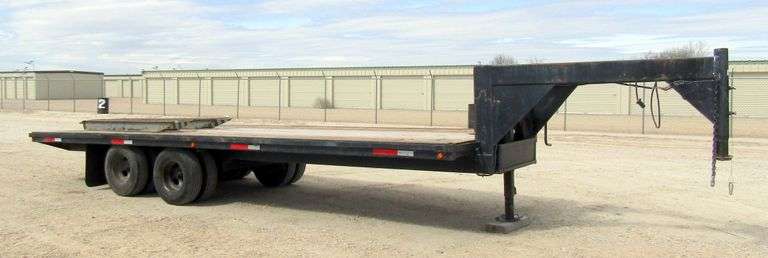 M-104  1991 Flatbed Gooseneck Trailer