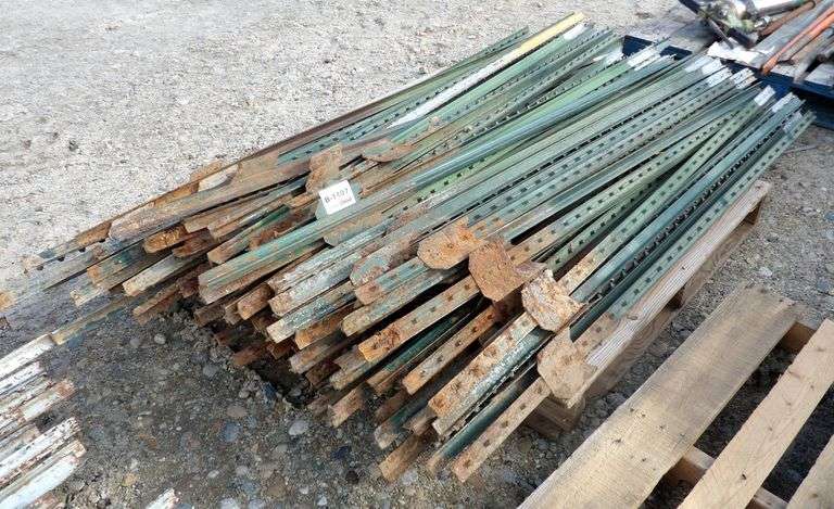 B-1107  Pallet of T-Posts