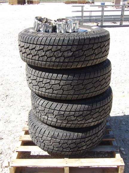 M-279 Tires & Wheels (4)