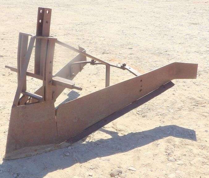 M-305  3-Point V Ditcher