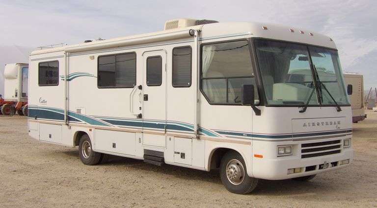 M-130 1996 Airstream Cutter Motor Coach
