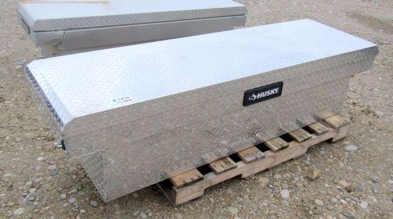 B-1239  Husky Toolbox