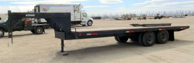 M-104  1991 Flatbed Gooseneck Trailer