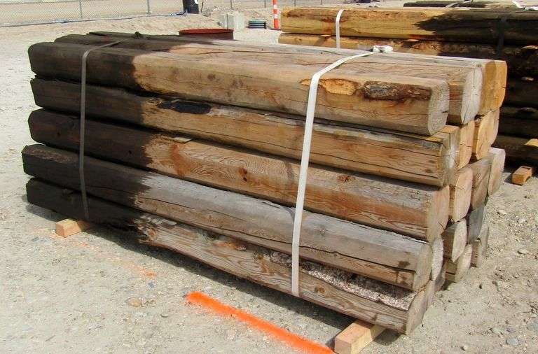 M-173  Wooden Fence Posts (22)