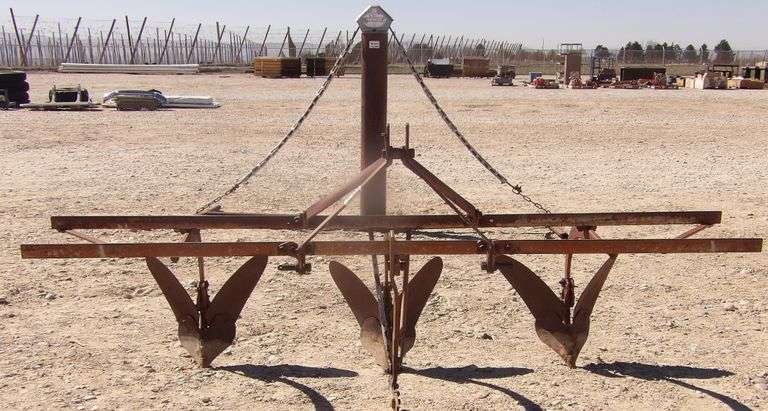 M-303  Ferguson 3-Point Toolbar Cultivator