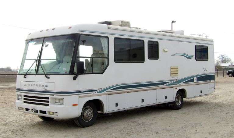 M-130 1996 Airstream Cutter Motor Coach