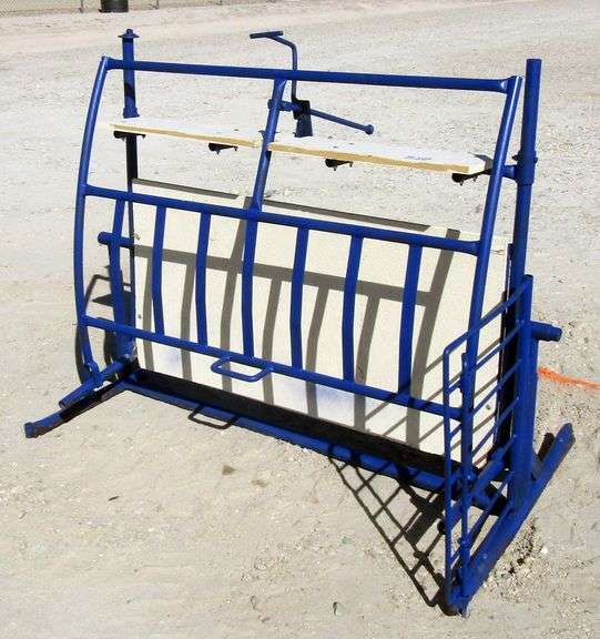 M-108  Goat / Sheep Chute