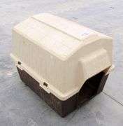 B-1241  Petmate Dog House