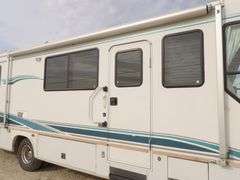 M-130 1996 Airstream Cutter Motor Coach