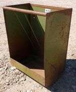 M-258  Hang-On Horse Feeder