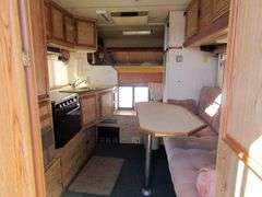 M-105  1990 Lance Pickup Camper