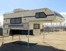 M-105  1990 Lance Pickup Camper
