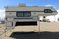 M-105  1990 Lance Pickup Camper