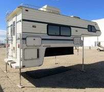 M-105  1990 Lance Pickup Camper