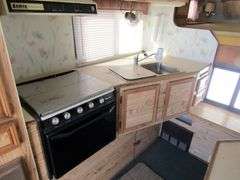 M-105  1990 Lance Pickup Camper