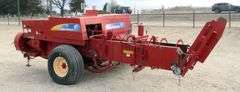 M-119  New Holland BC5080 Baler
