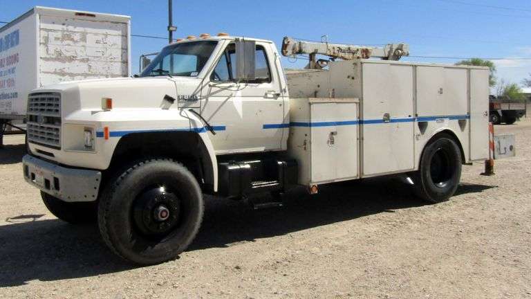 M-487  1991 Ford F-800 Crane Truck