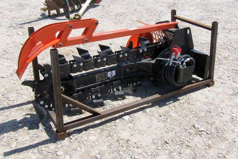 M-1343  GIYI Mini Skid Steer Trencher