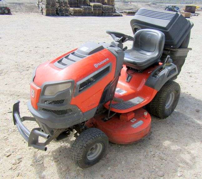 M-590  Husqvarna Riding Mower