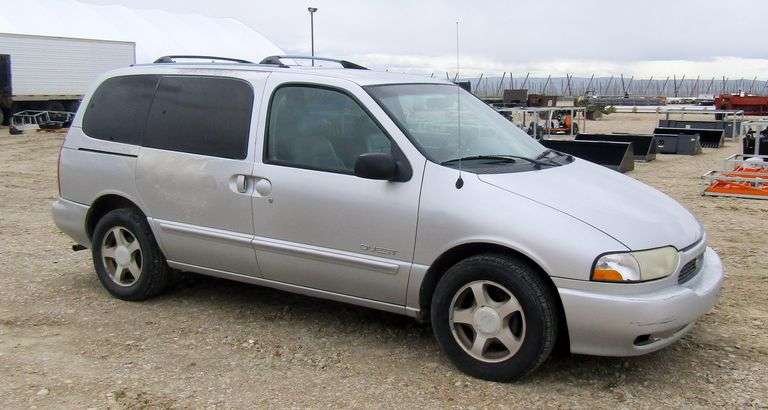 M-1058  2000 Nissan Quest SE Van