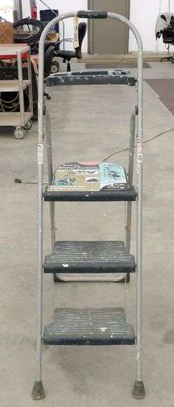 M-533  Werner Step Ladder