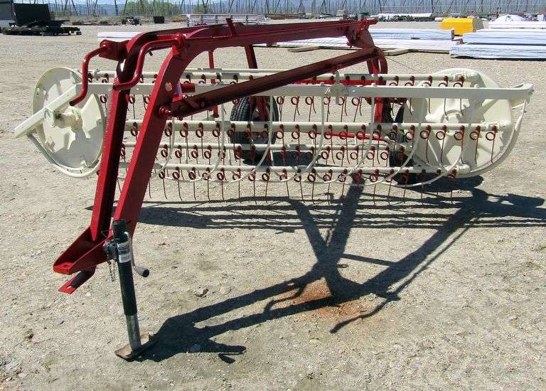 M-817 International Side Delivery Hay Rake