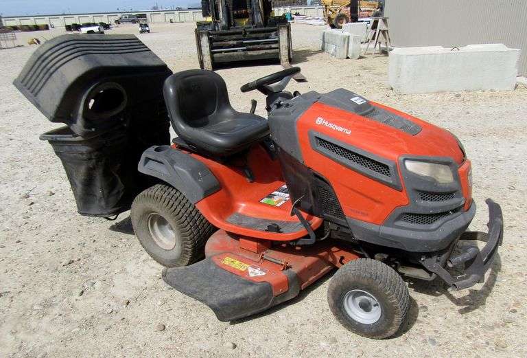 M-590  Husqvarna Riding Mower