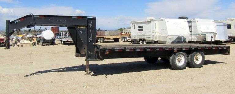 M-1260 2005 Gooseneck Flatbed Trailer