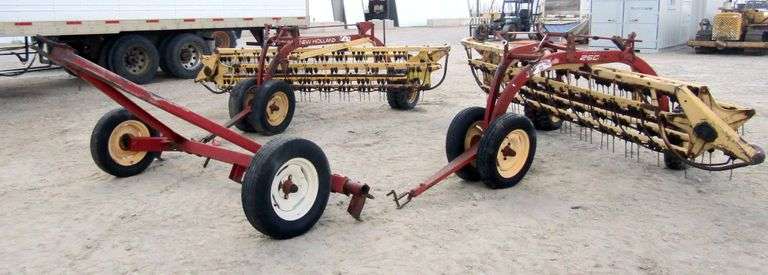 M-1351 New Holland 258 Twin Rakes