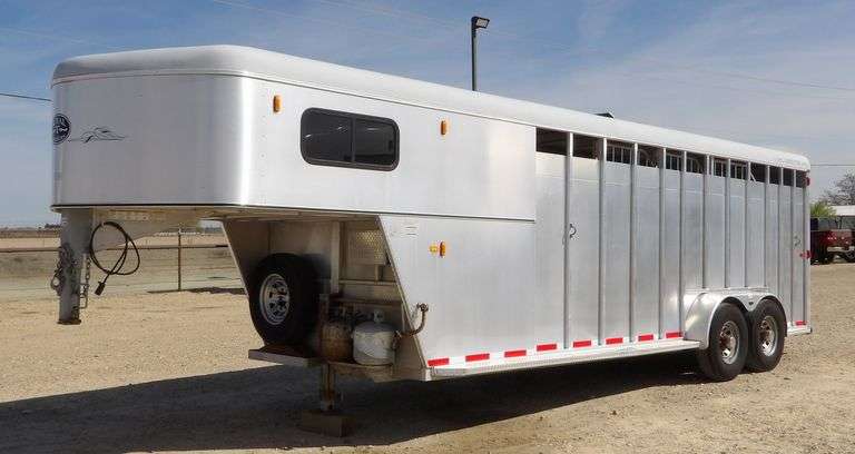 M-687  2008 Royal Competitor 4 Horse Aluminum Trailer